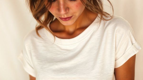 Top raisons d'adopter la robe dos nu style t-shirt cette saison